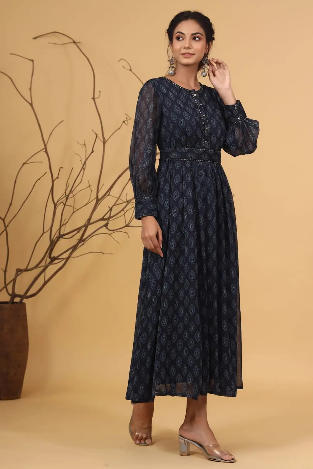 Chic Women's Outfit Ideas Juniper Navy Chiffon Flared Printed Dress With Tie-up Blet Chic Women's Outfit Ideas Juniper Navy Chiffon Flared Printed Dress With Tie-up Blet