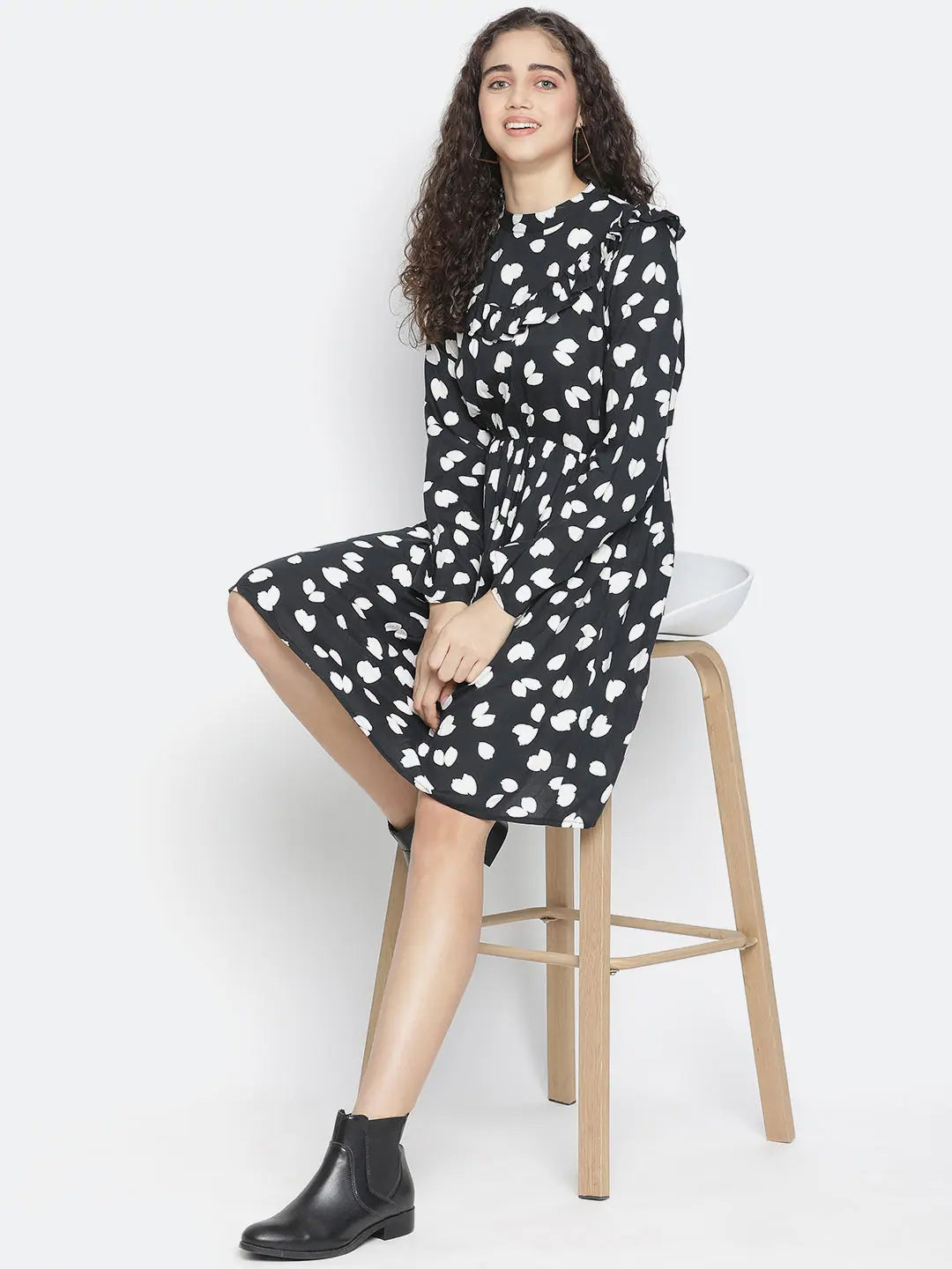 Women's Elegant Evening Outfit Thrilling black printed diva women ruffle dress