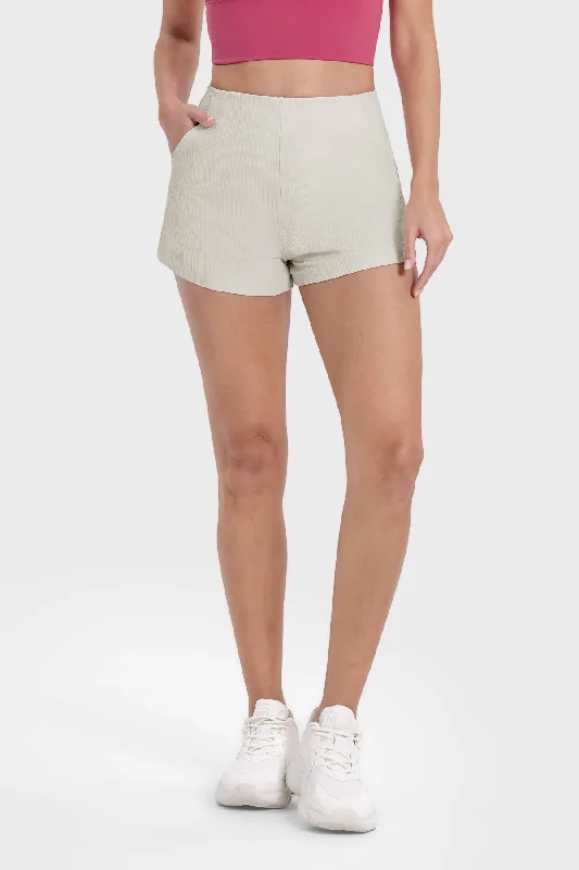 Limited-Time Savings On Yoga Leggings And Tops Twisted Three-Quarter Shorts