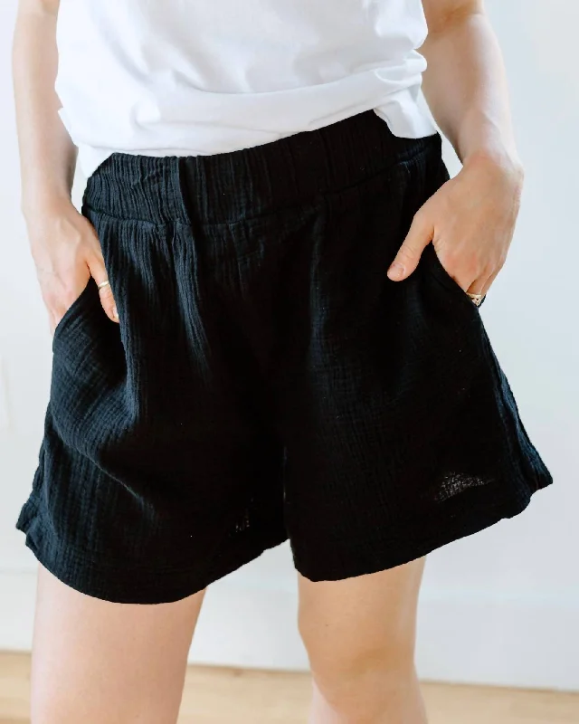 Find Your Perfect Fit With Discounted Yoga Outfits Gilma Shorts In Black